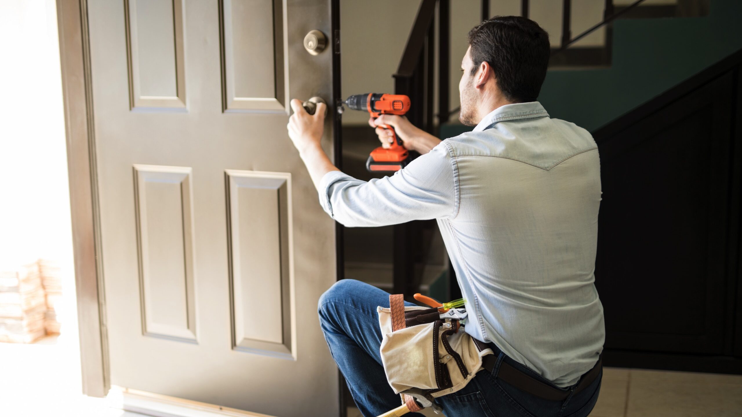 Expert Advice: Using A Handyman To Make Repairs During A Contract