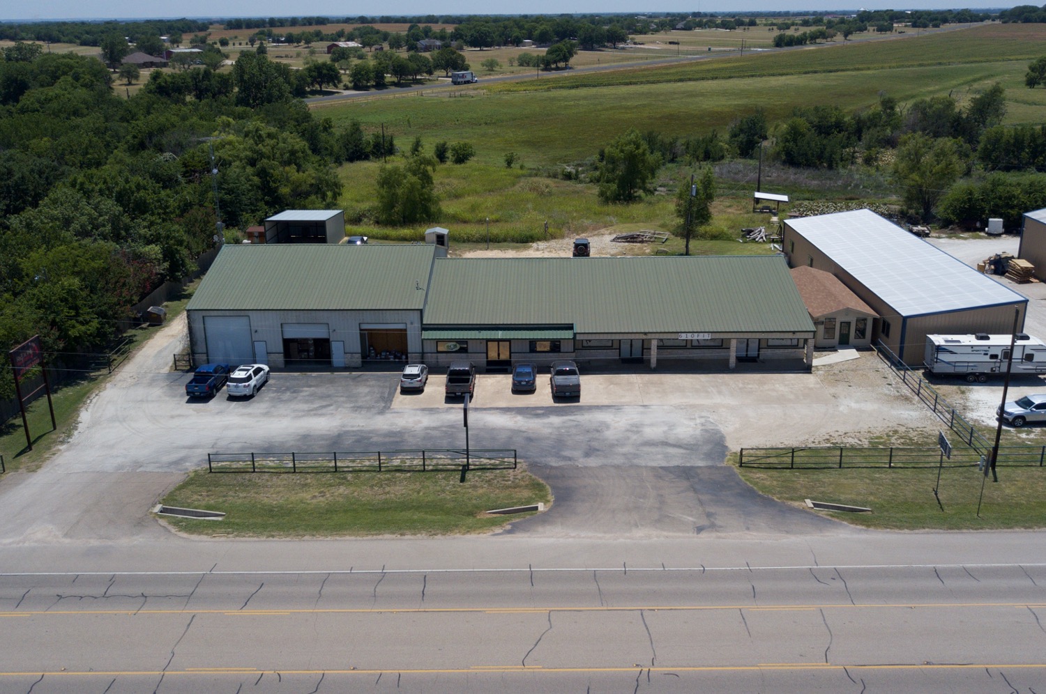 Office or Warehouse space for lease in North Highway 6 in Crawford, Texas