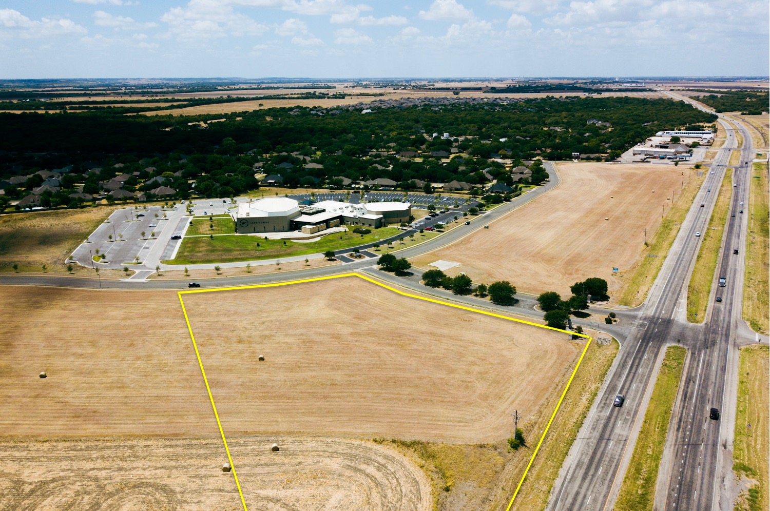 commercial development land in US Highway 84 in McgGregor Texas